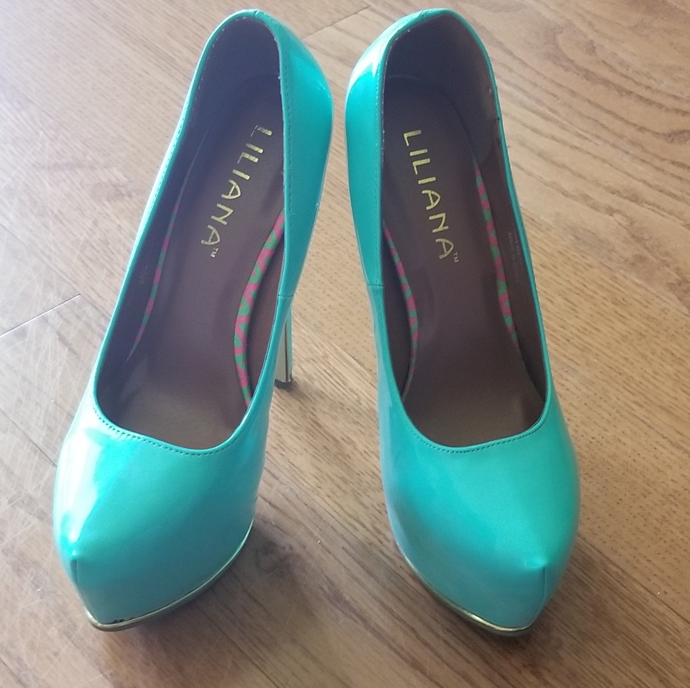 NWT Liliana Mint Platform Heels